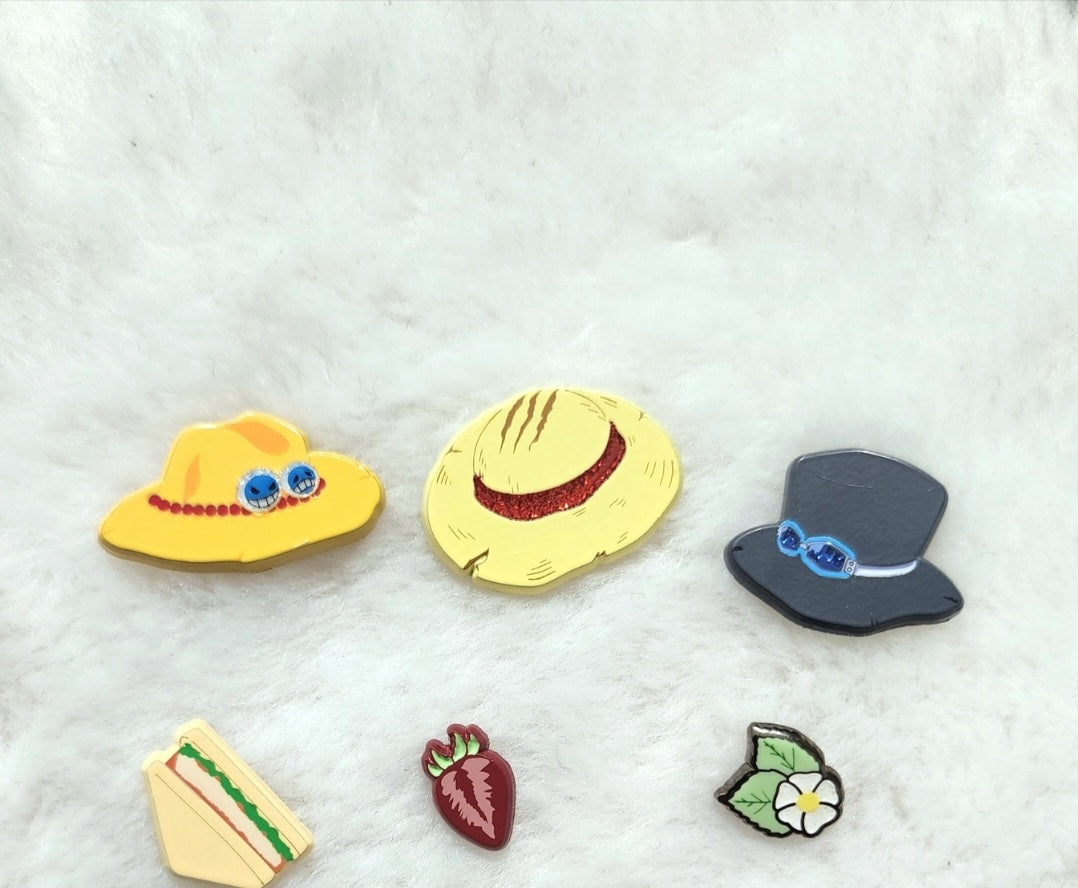 [Patreon] Hats and sandos Filler Enamel Pins